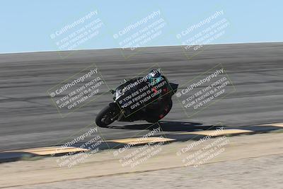 media/Oct-13-2025-Moto Forza (Mon) [[a66d839500]]/3-B Group/Session 2 (Bowl)/